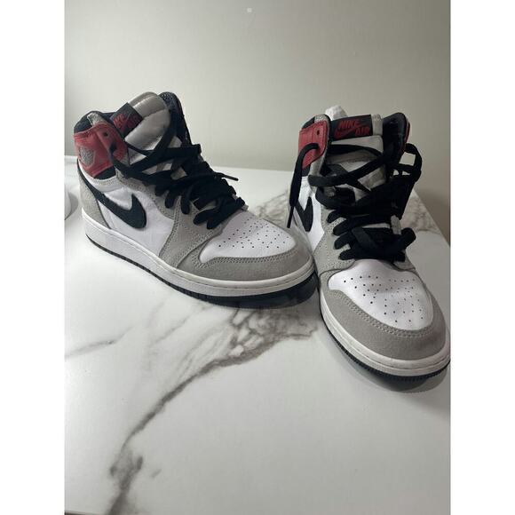 Nike Air Jordan 1 Retro High OG 'Light Smoke Grey' Sneakers - Picture 2 of 5